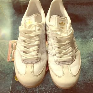 Adidas sneakers bubble gum soles